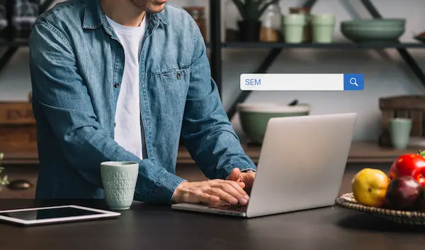 Agence SEO Lille utilisant le SEM pour le marketing, les mots-clés et la visibilité sur les moteurs de recherche