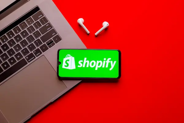conception d'une boutique Shopify sur mobile et ordinateur